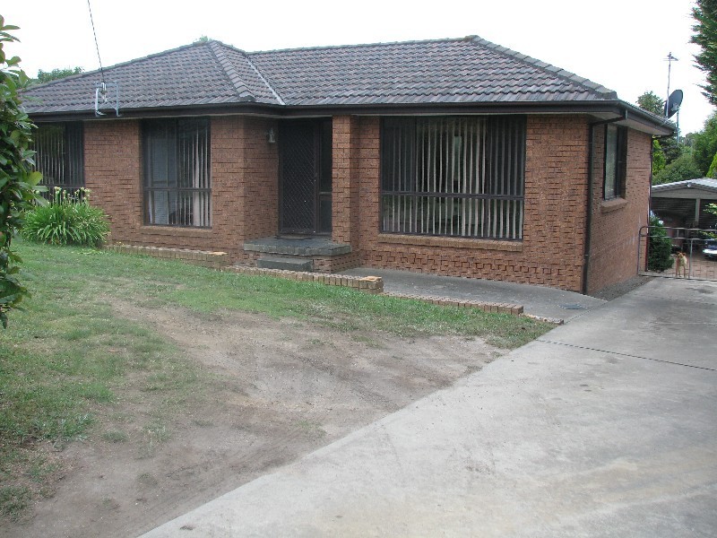 50 Kennedy Close, Moss Vale NSW 2577