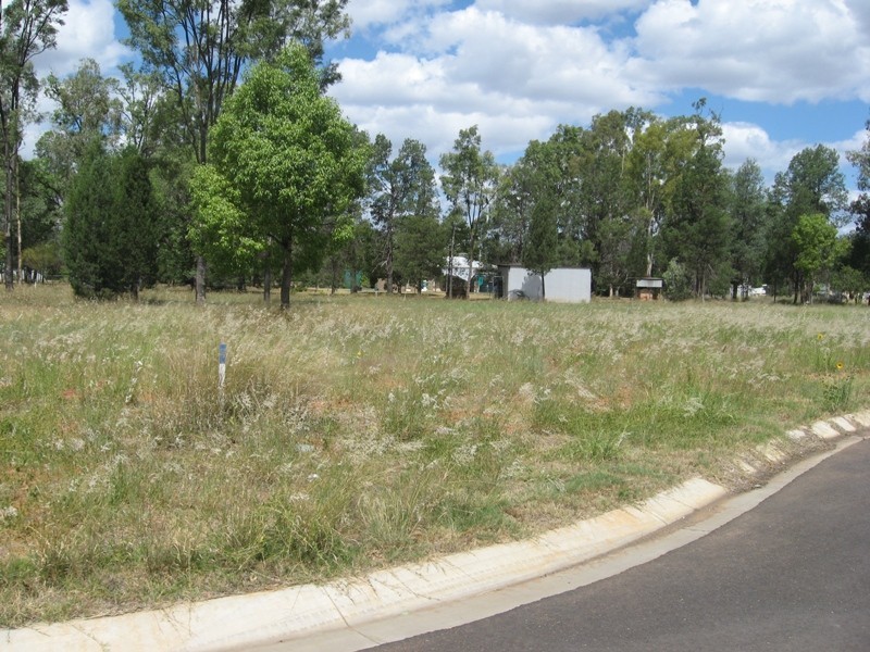 16 Skewis, Chinchilla QLD 4413