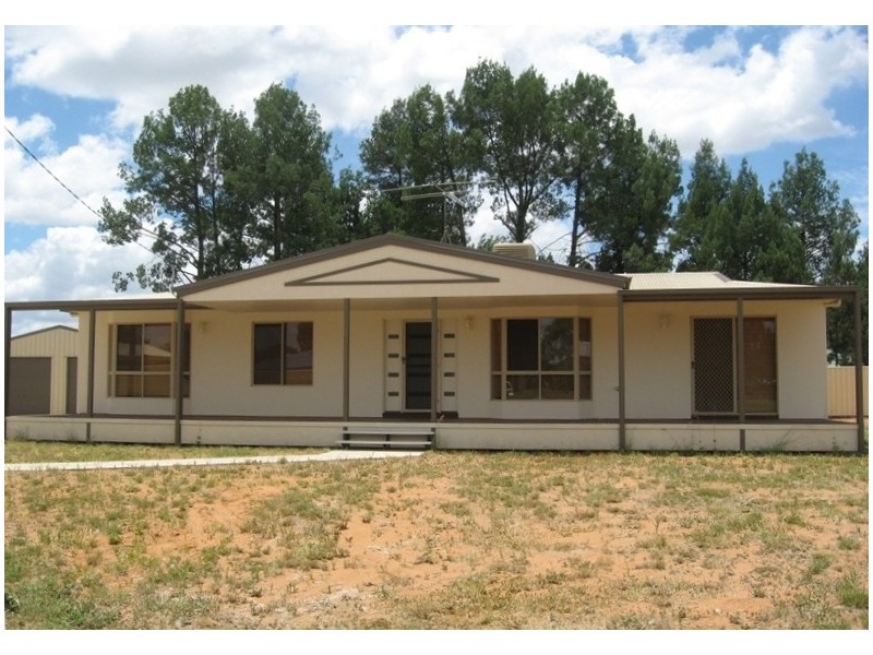 11 Davidson Ct, Chinchilla QLD 4413