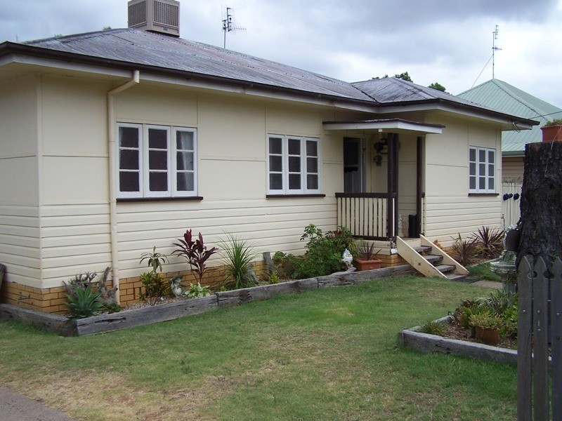 16 CLAYDON, Chinchilla QLD 4413