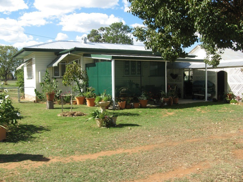 2 Little, Chinchilla QLD 4413