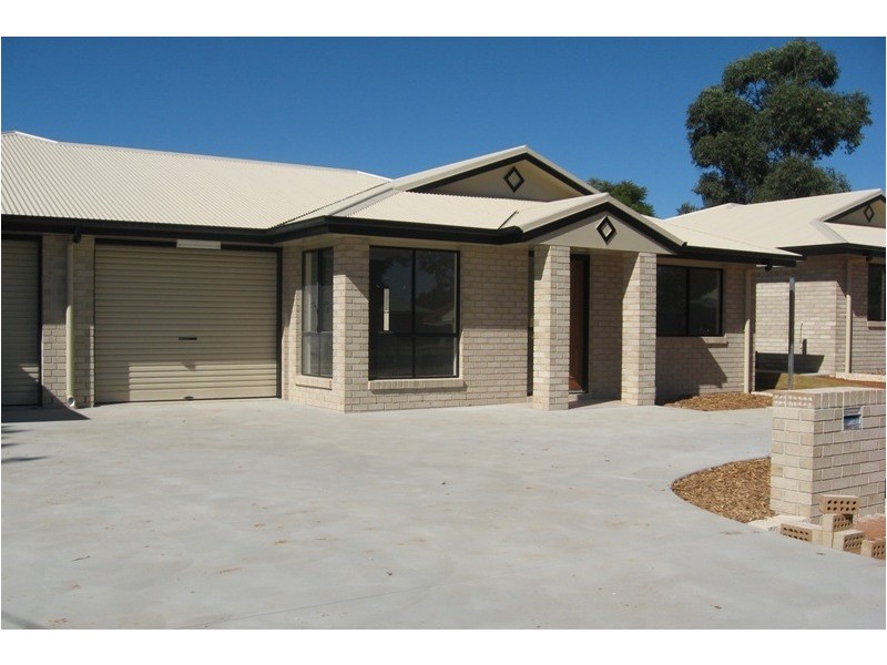 2/27 Mann Street, Chinchilla QLD 4413