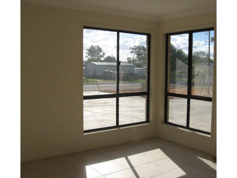 2/27 Mann Street, Chinchilla QLD 4413