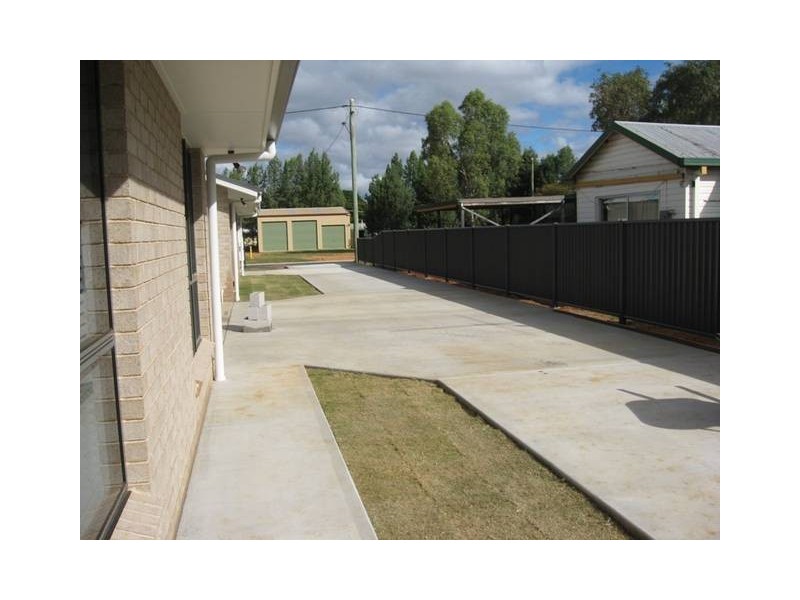 2/3 Davidson Court, Chinchilla QLD 4413