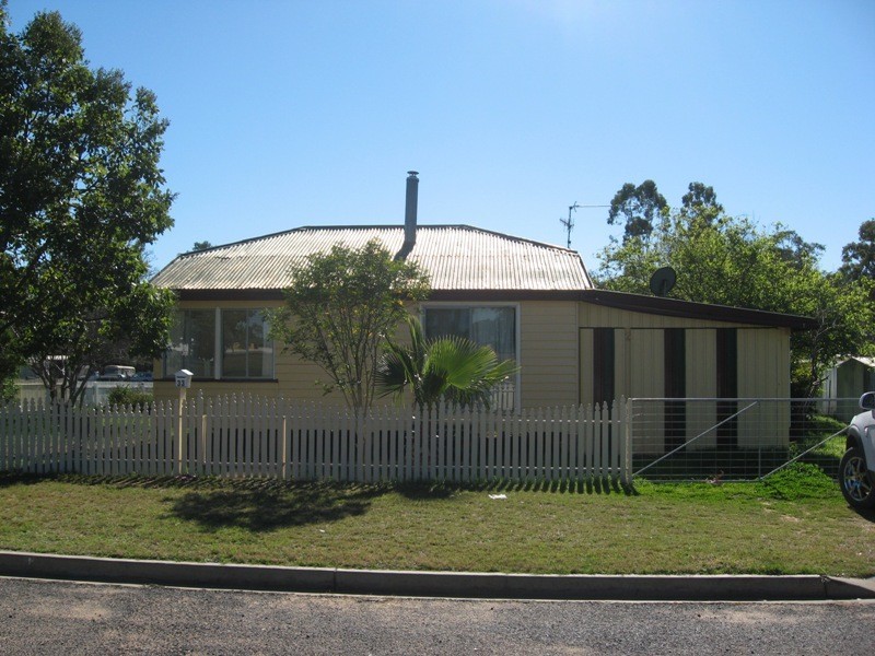 33 Russell Street, Chinchilla QLD 4413