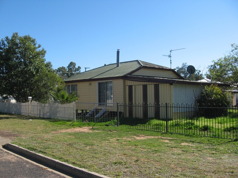 33 Russell Street, Chinchilla QLD 4413