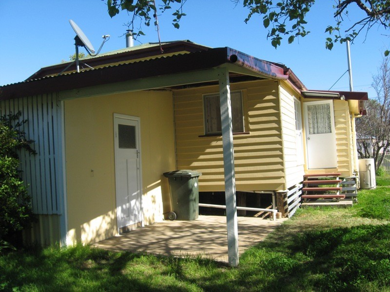 33 Russell Street, Chinchilla QLD 4413
