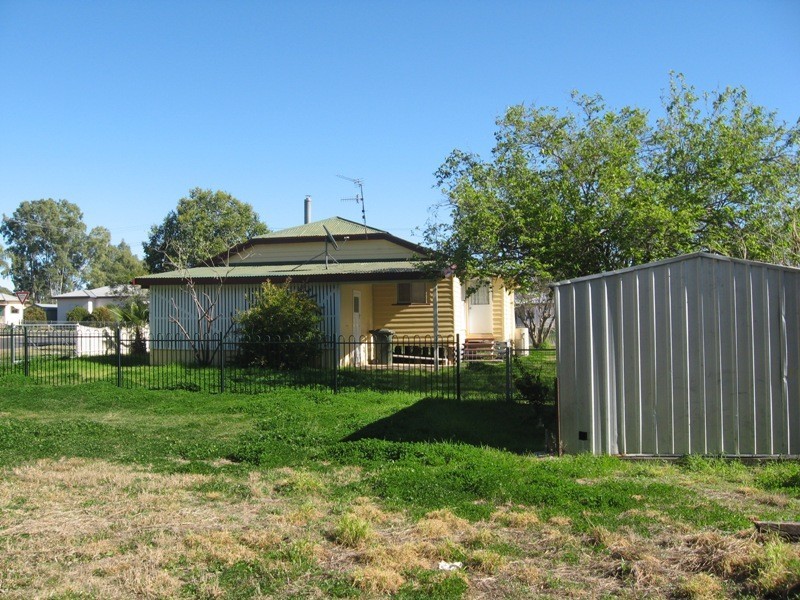 33 Russell Street, Chinchilla QLD 4413