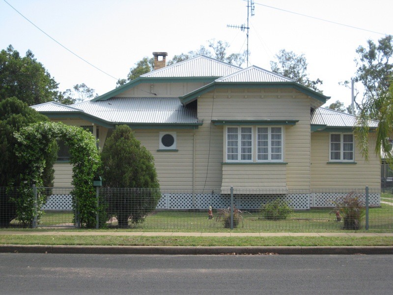 85 Middle Street, Chinchilla QLD 4413