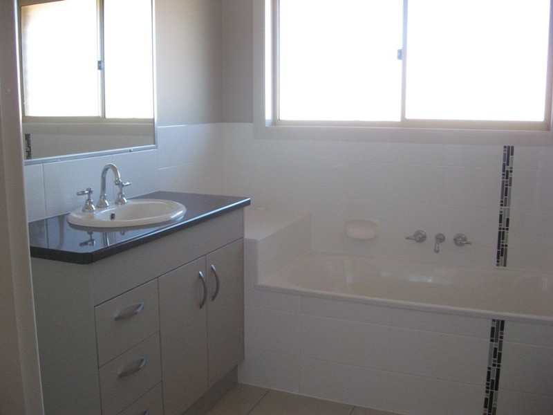 1 Irwin Street, Chinchilla QLD 4413