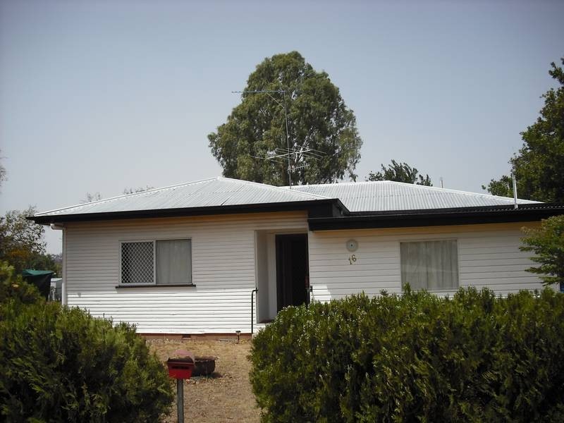 16 Barber Street, Chinchilla QLD 4413