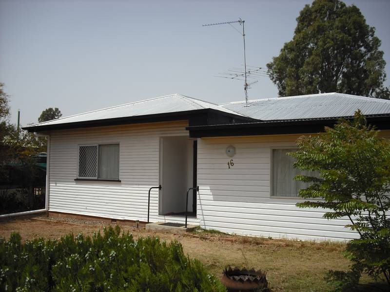 16 Barber Street, Chinchilla QLD 4413