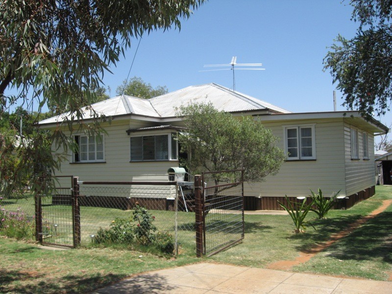 17 Burbank Street, Chinchilla QLD 4413