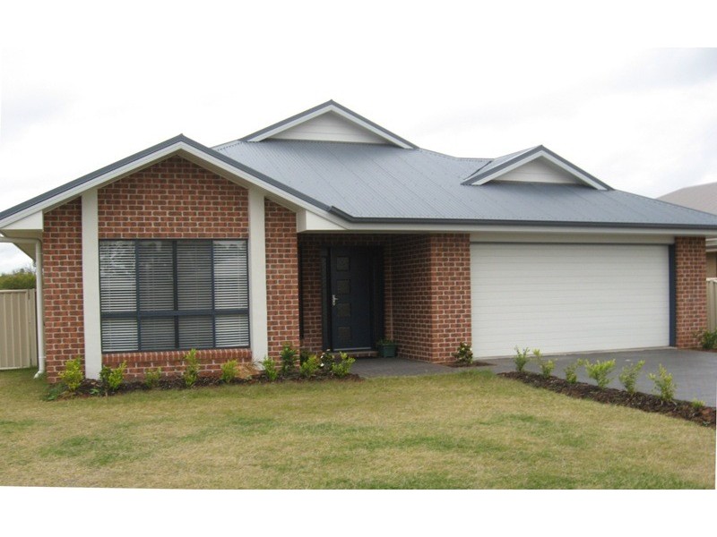 27 Sommerfeld Crescent, Chinchilla QLD 4413