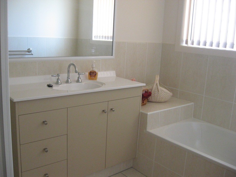 4 Back Ave, Chinchilla QLD 4413