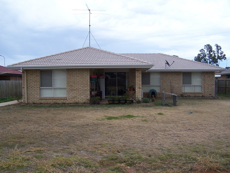 8 Back Avenue, Chinchilla QLD 4413