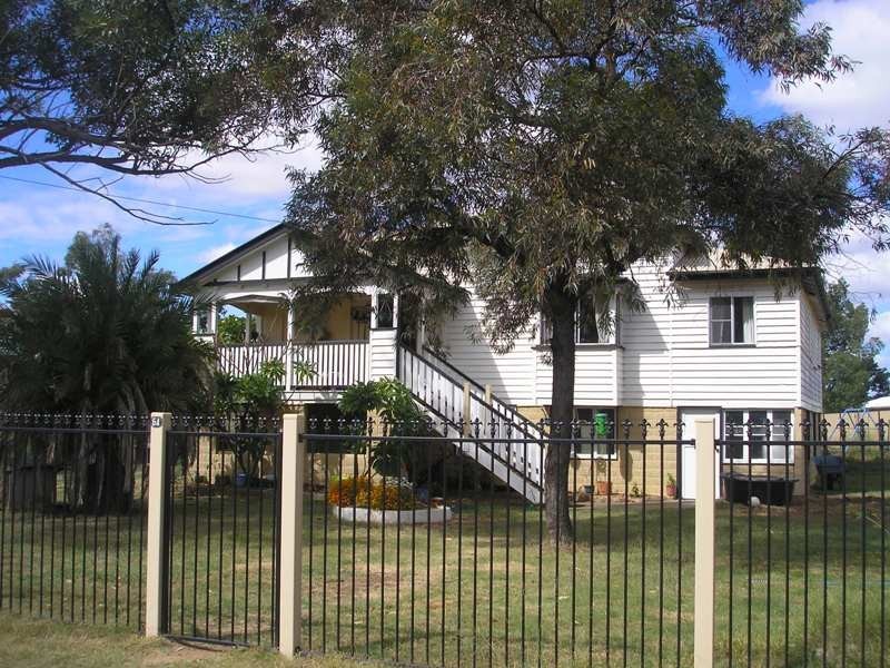 64 Park Street, Chinchilla QLD 4413
