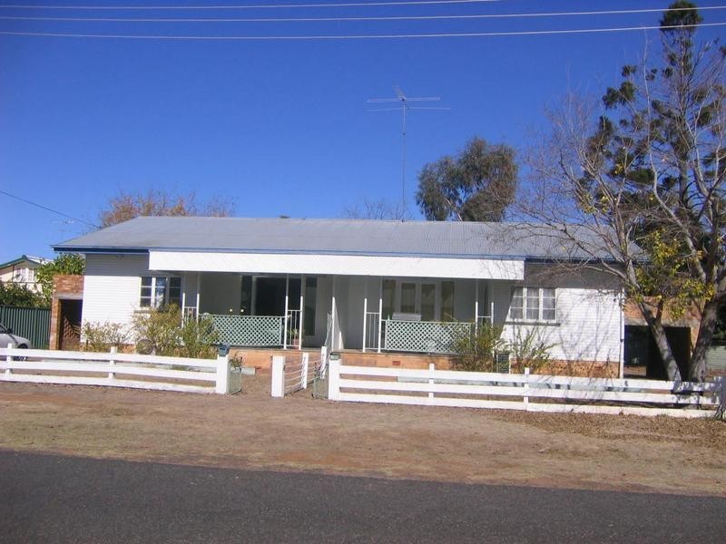 2/8 Church Street, Chinchilla QLD 4413