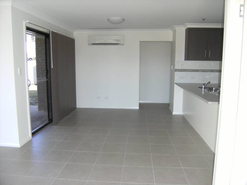 2/11 McKenzie Street, Chinchilla QLD 4413