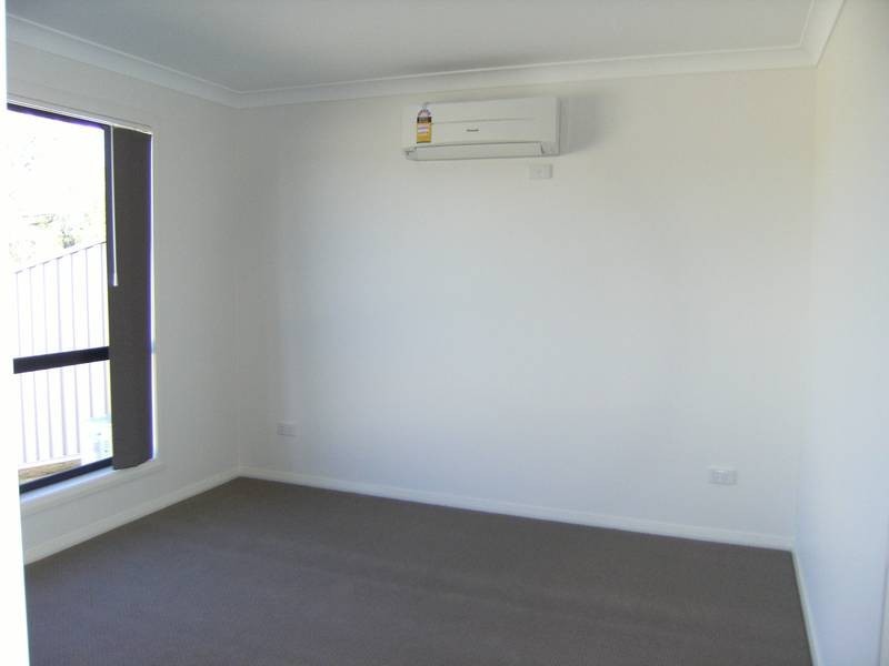 2/11 McKenzie Street, Chinchilla QLD 4413