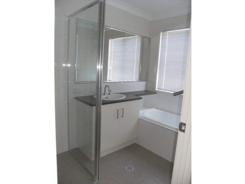 2/11 McKenzie Street, Chinchilla QLD 4413