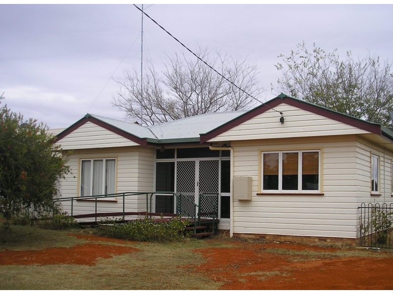 4 Beutel Street, Chinchilla QLD 4413