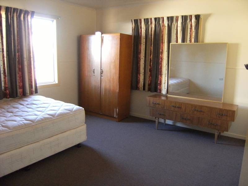 2/11 Covington Street, Chinchilla QLD 4413