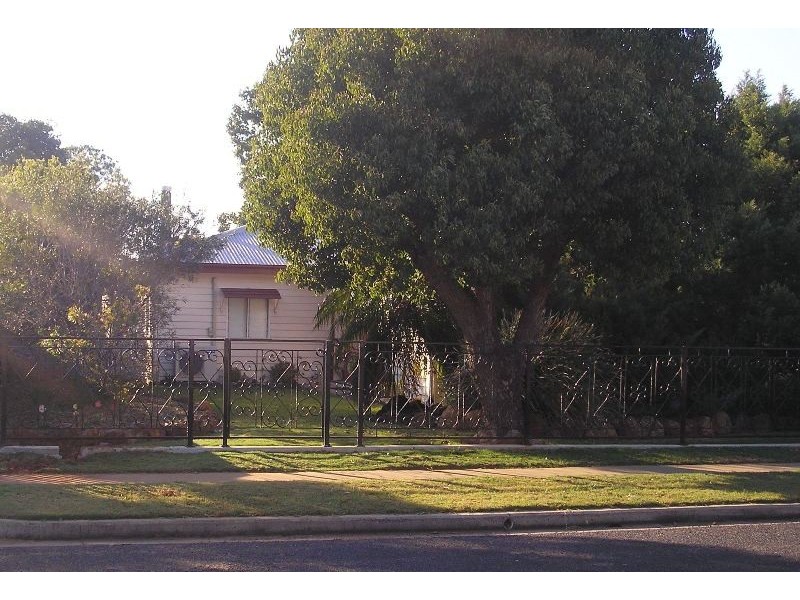 13 Windmill Road, Chinchilla QLD 4413