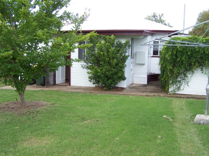 28 BARBER STREET, Chinchilla QLD 4413