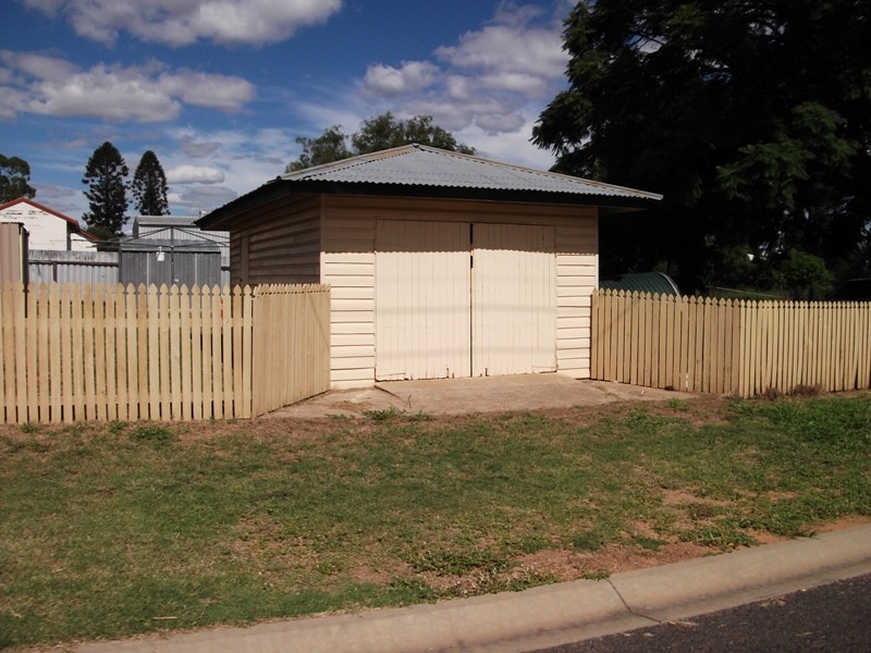 32 Helena Street, Chinchilla QLD 4413