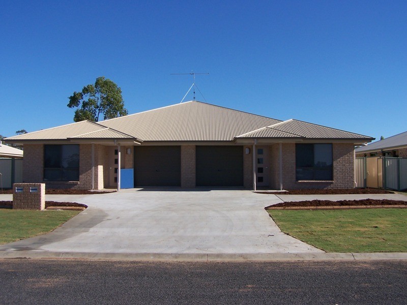 2/7 Luscombe Street, Chinchilla QLD 4413