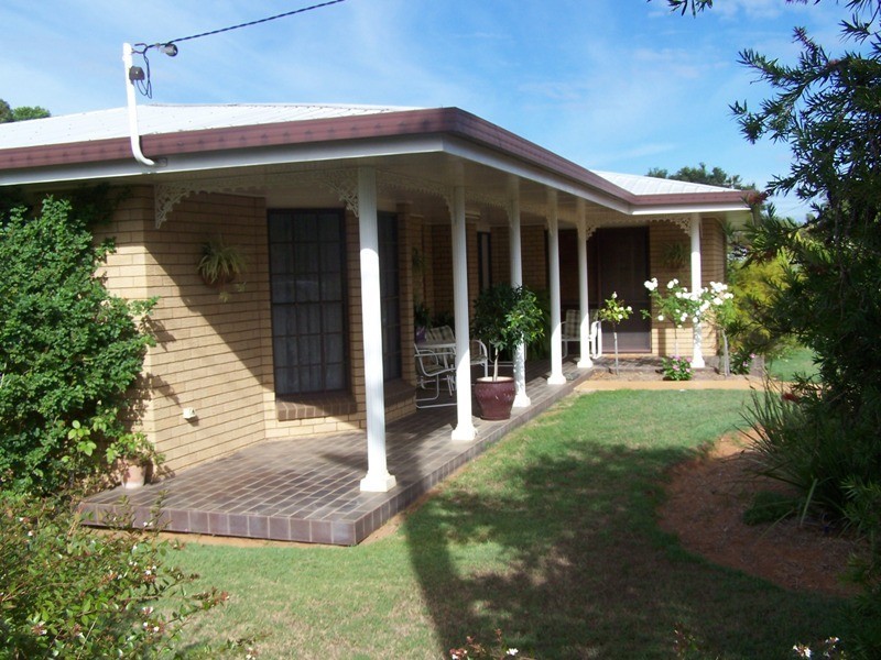 8 Nowland Street, Chinchilla QLD 4413