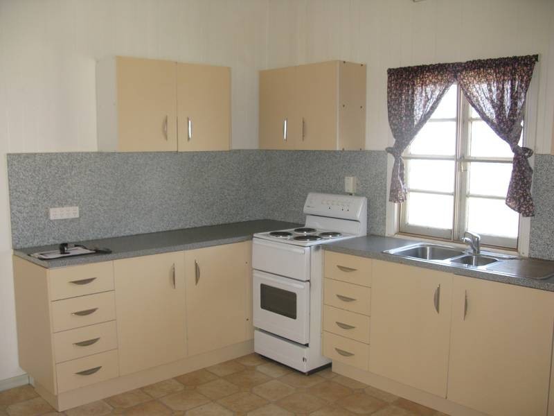 32 Helena St, Chinchilla QLD 4413