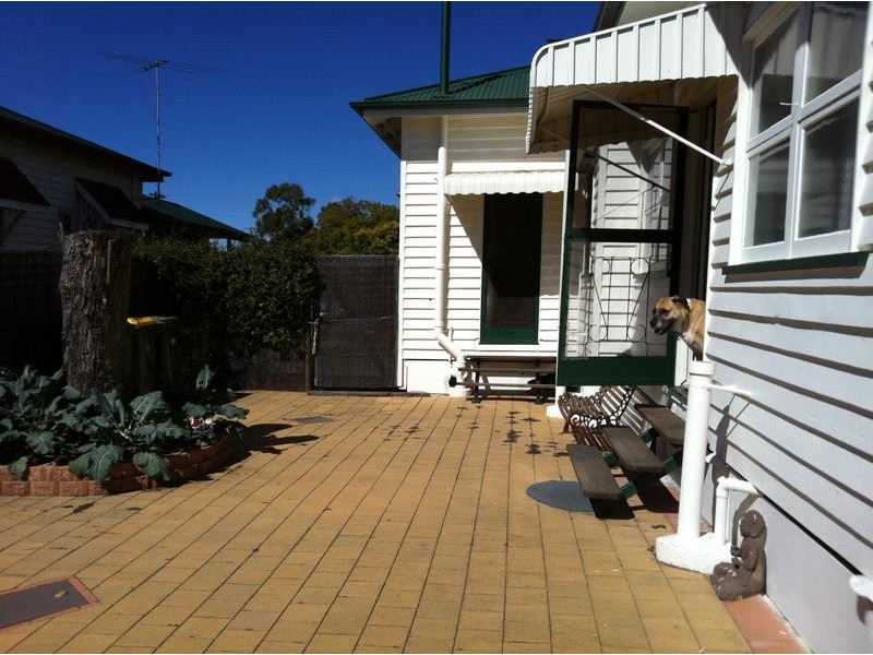17 Dalby Street, Jandowae QLD 4410