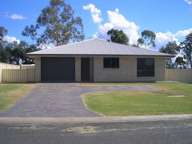 2/17 Luscombe Street, Chinchilla QLD 4413