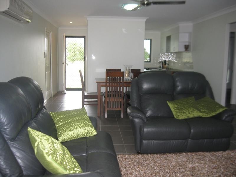 2/17 Luscombe Street, Chinchilla QLD 4413