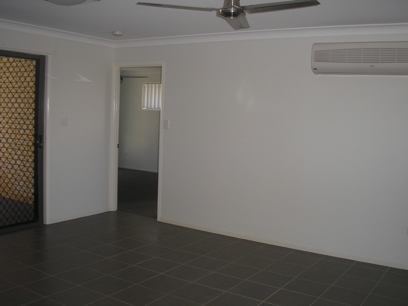 2/17 Luscombe Street, Chinchilla QLD 4413