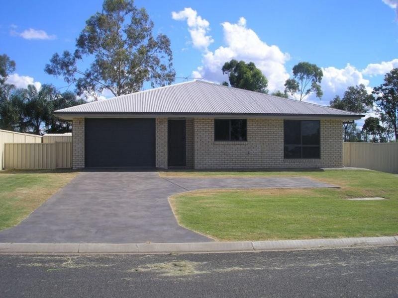 2/17 Luscombe Street, Chinchilla QLD 4413
