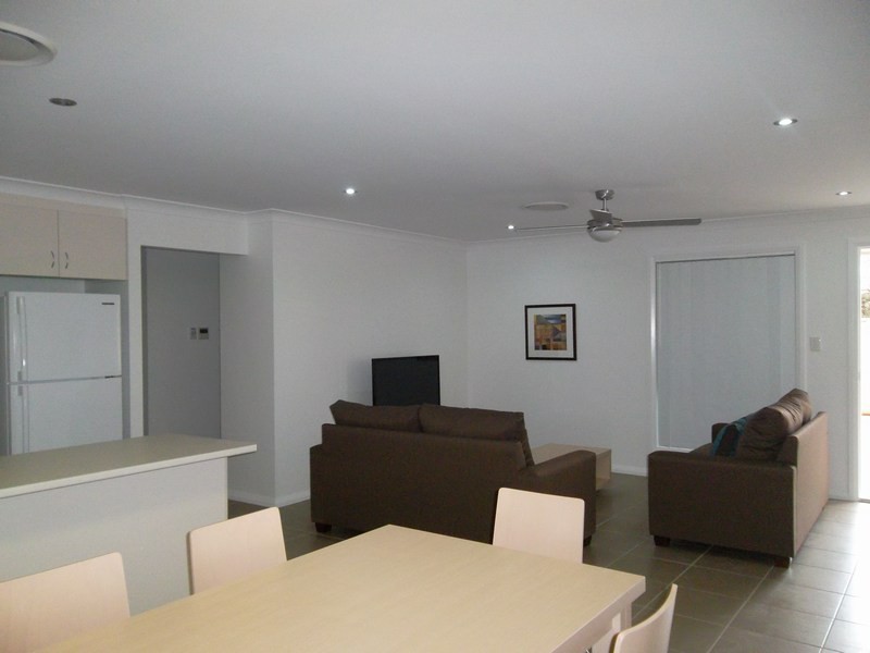 2/26 Lee Street, Miles QLD 4415