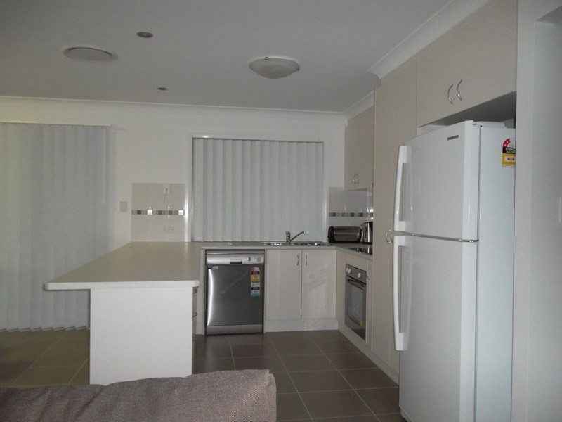2/26 Lee Street, Miles QLD 4415