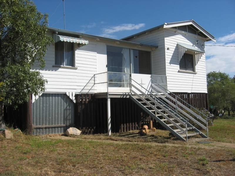 9 Bell Street, Dulacca QLD 4425