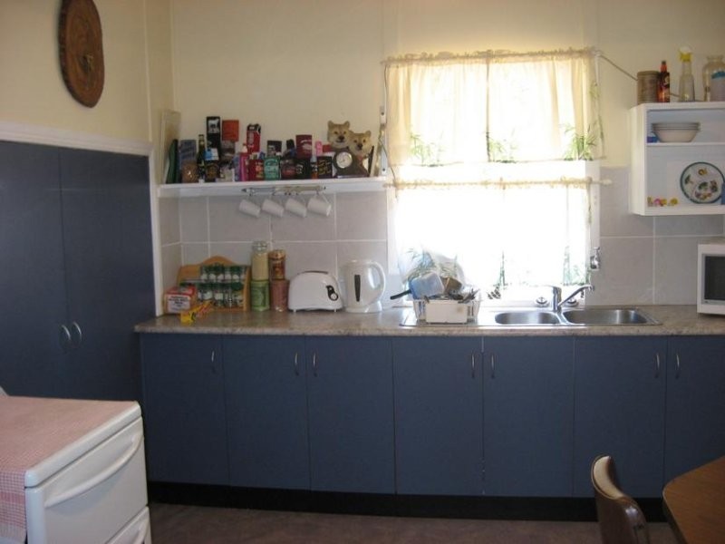 74 Edith St, Miles QLD 4415