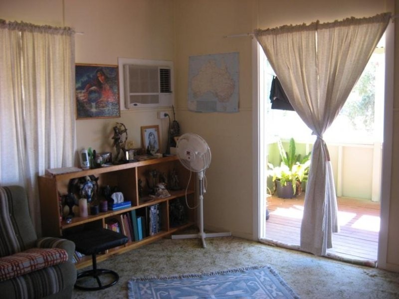 74 Edith St, Miles QLD 4415