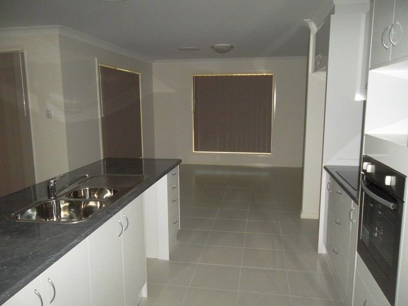 27 Racecourse Road, Miles QLD 4415