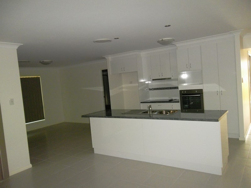 27 Racecourse Road, Miles QLD 4415