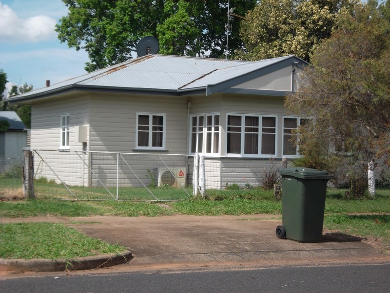 33 Rennick Street, Chinchilla QLD 4413