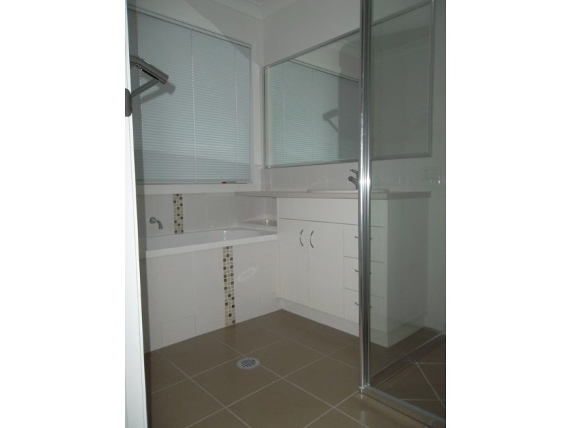 1/24 Lee Street, Miles QLD 4415