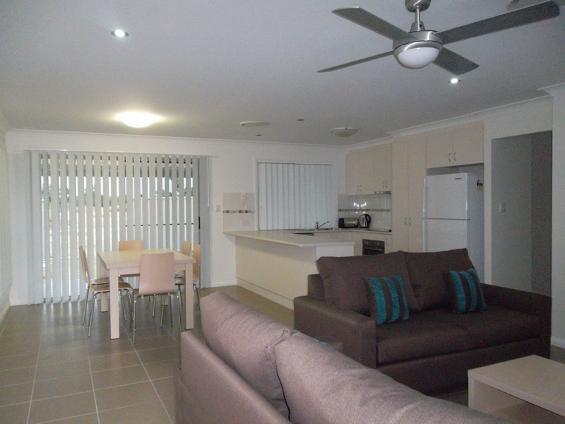 2/24 Lee Street, Miles QLD 4415