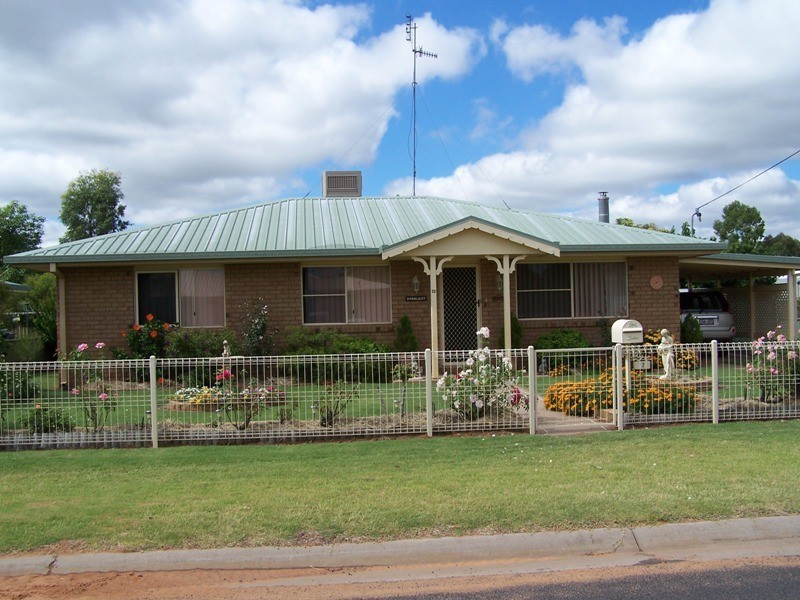 12 McINTYRE STREET, Chinchilla QLD 4413