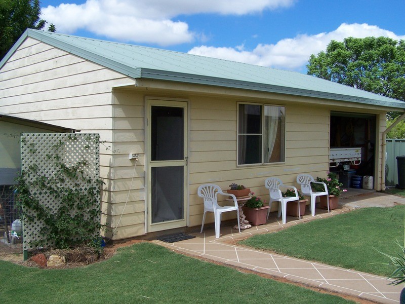 12 McINTYRE STREET, Chinchilla QLD 4413
